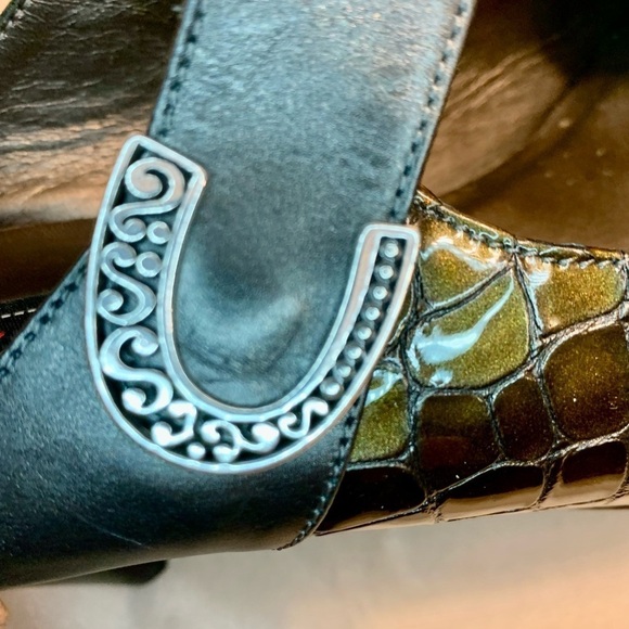 NEW Brighton Beau Mules Sz 7.5 Italy Patent Leather Olive Bronze Crocodile - Picture 10 of 16